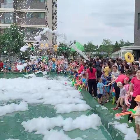 济南市市中区红桉树幼儿园大一班泡沫节🫧