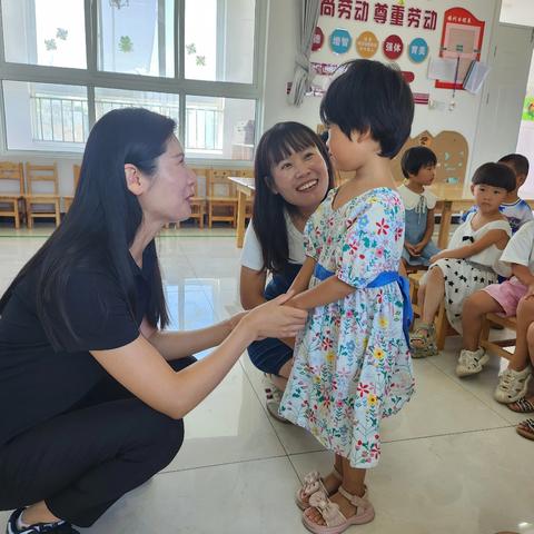 情系教师节慰问暖人心——邓村村支部书记到四疃镇第三中心幼儿园慰问教师并捐资助教……