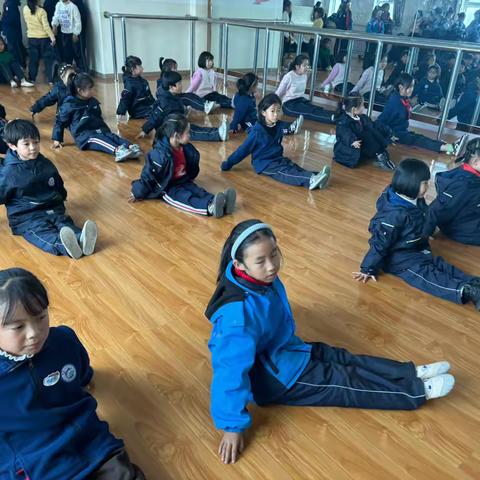 龙泉小学民族舞社团活动