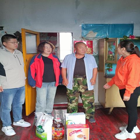 翠岗镇民政、民政服务站联合开展困难退役军人入户探访工作