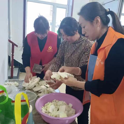 翠岗镇民政服务站开展“情满重阳节、爱在饺子香”主题活动