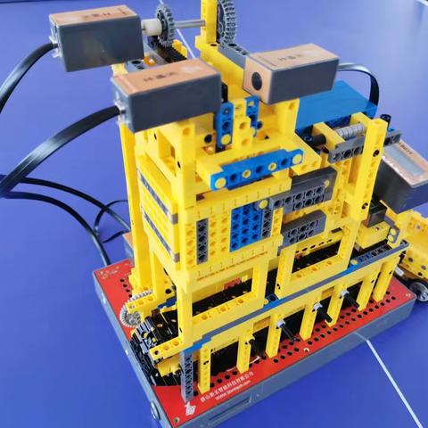 小小机器人，大大科学梦 --高新区夏屋小学机器人社团纪实