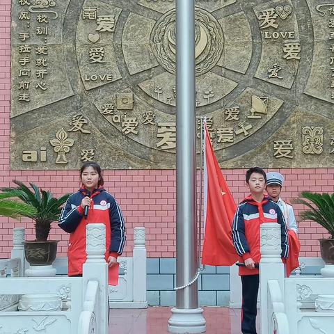 南阳市第三十一小学六三中队“捡起纸片净化心灵”，主题升旗仪式