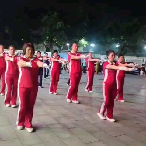 欢迎来到佳木斯快乐舞步，全民健身动起来。