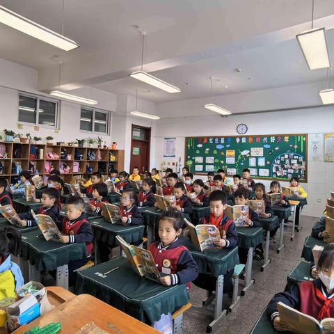 胶州市第三实验小学西校区二年级“晨诵·午写·暮读”