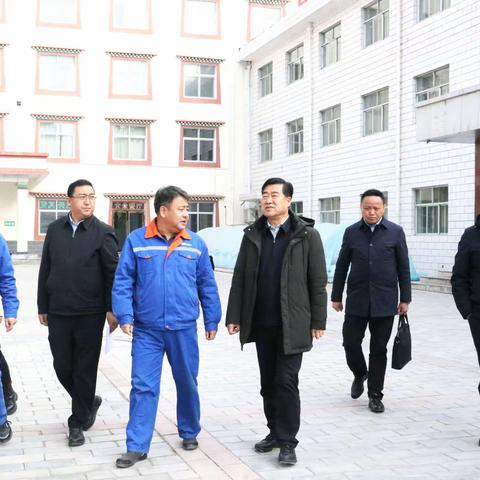 甘南州委书记何谋保来夏河公司调研慰问