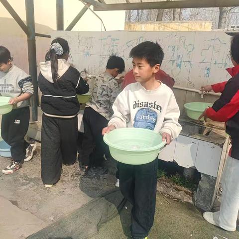 相府营小学童伴之家植树节主题活动“护绿之约”