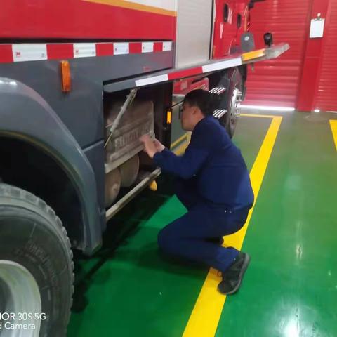 能源金贸区大队西咸大道小型站开展雨雪冰冻天气灭火救援准备工作