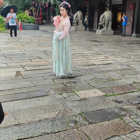 汉服与古典场景的文化韵味