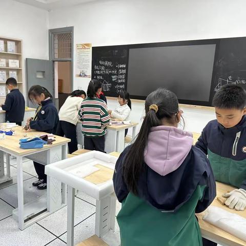 “为梦想插上翅膀，让科技照亮童年”——云和县江滨实验小学科技创新实验社团活动展示