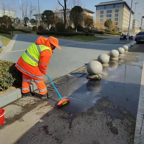 航天基地“随温”式保洁 保障元旦期间市容环境质量