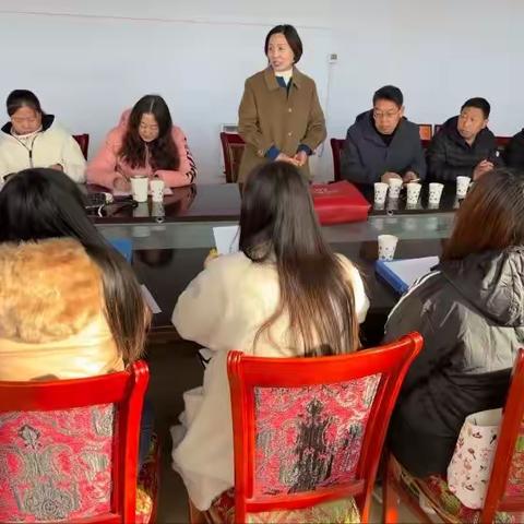 高山仰止，方知才疏，名师引领，三人成行。 ———赤城县县级名师工作室评审