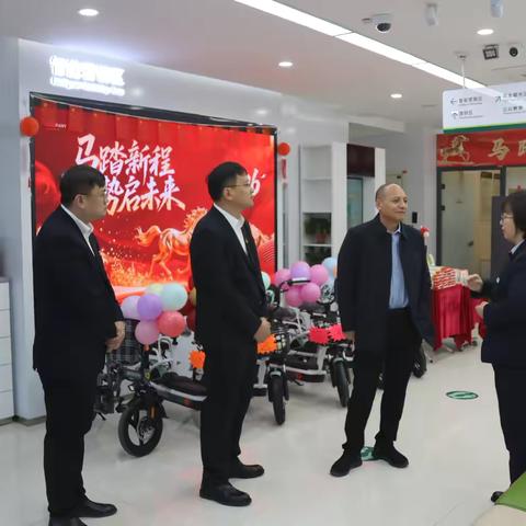省行柏植军行长一行莅临通榆县支行指导调研