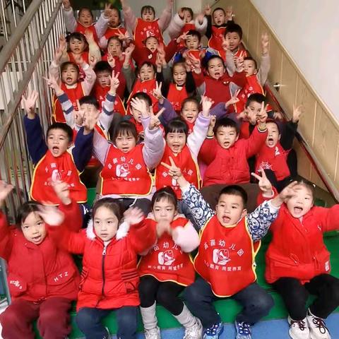 💕骏马飞驰🐎 幼见成长🌼—永福县苗苗幼儿园果果一班2025年秋季期末回顾
