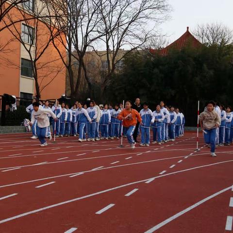 同心接力迎元旦，奋力奔跑正青春  ——漯河市第三初级中学举办2024年“迎元旦”迎面接力比赛