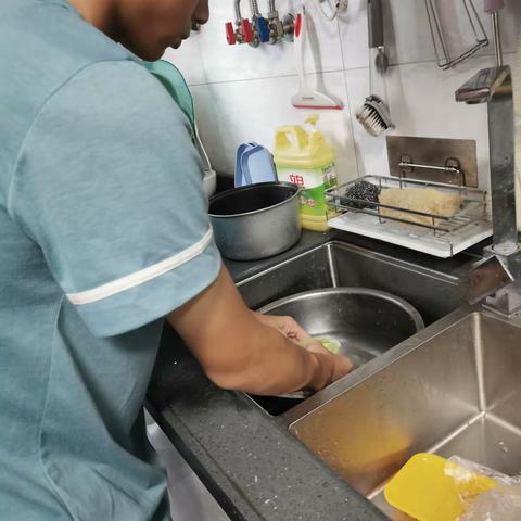 厨味传温暖，劳动传精神 ——旭日中学三（12）班封杰熙