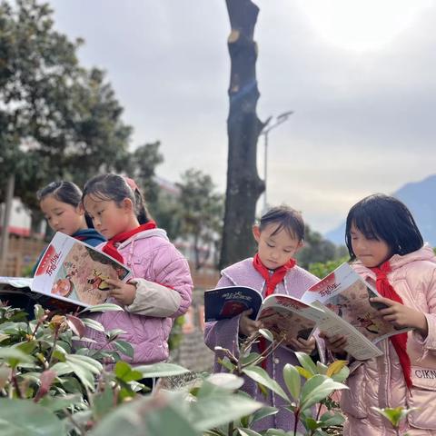 图书捐赠进校园 爱心传递助成长