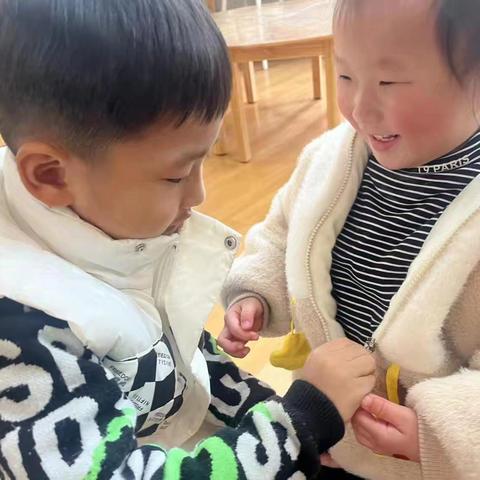 【我会穿衣服】兰陵县第四幼儿园开元尚城园豆一班班本课程