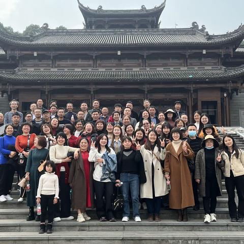 万物萌发显活力 山城踏青增情谊   ——潼南区塘坝镇小学校春游活动