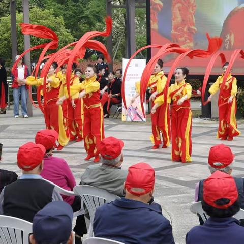 以文艺之情  展敬老之心 ——浙江省金盾红丝带艺术团走进富春江曜阳国际老年公寓慰问演出