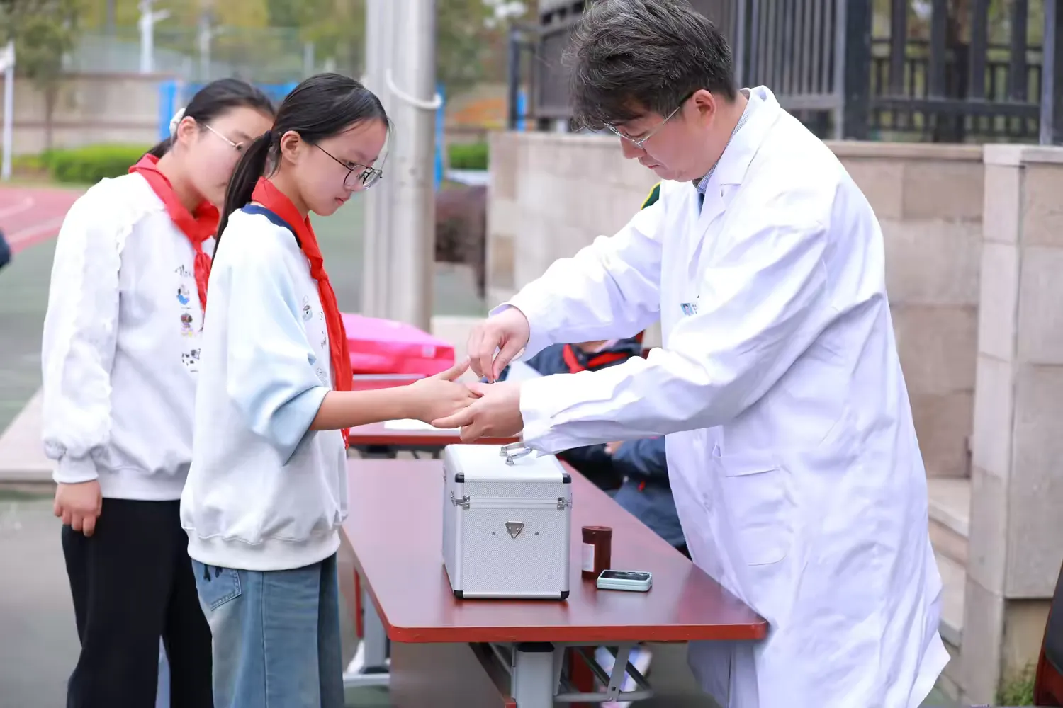 简篇-金秋绘活力,运动绽童年——龙潭中心小学(本部)秋季运动会