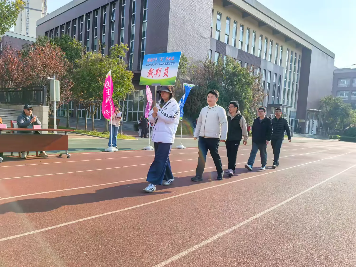 简篇-绿茵逐梦,活力绽放——龙潭中心小学(本部)第五届“校长杯”班级足球联赛开幕
