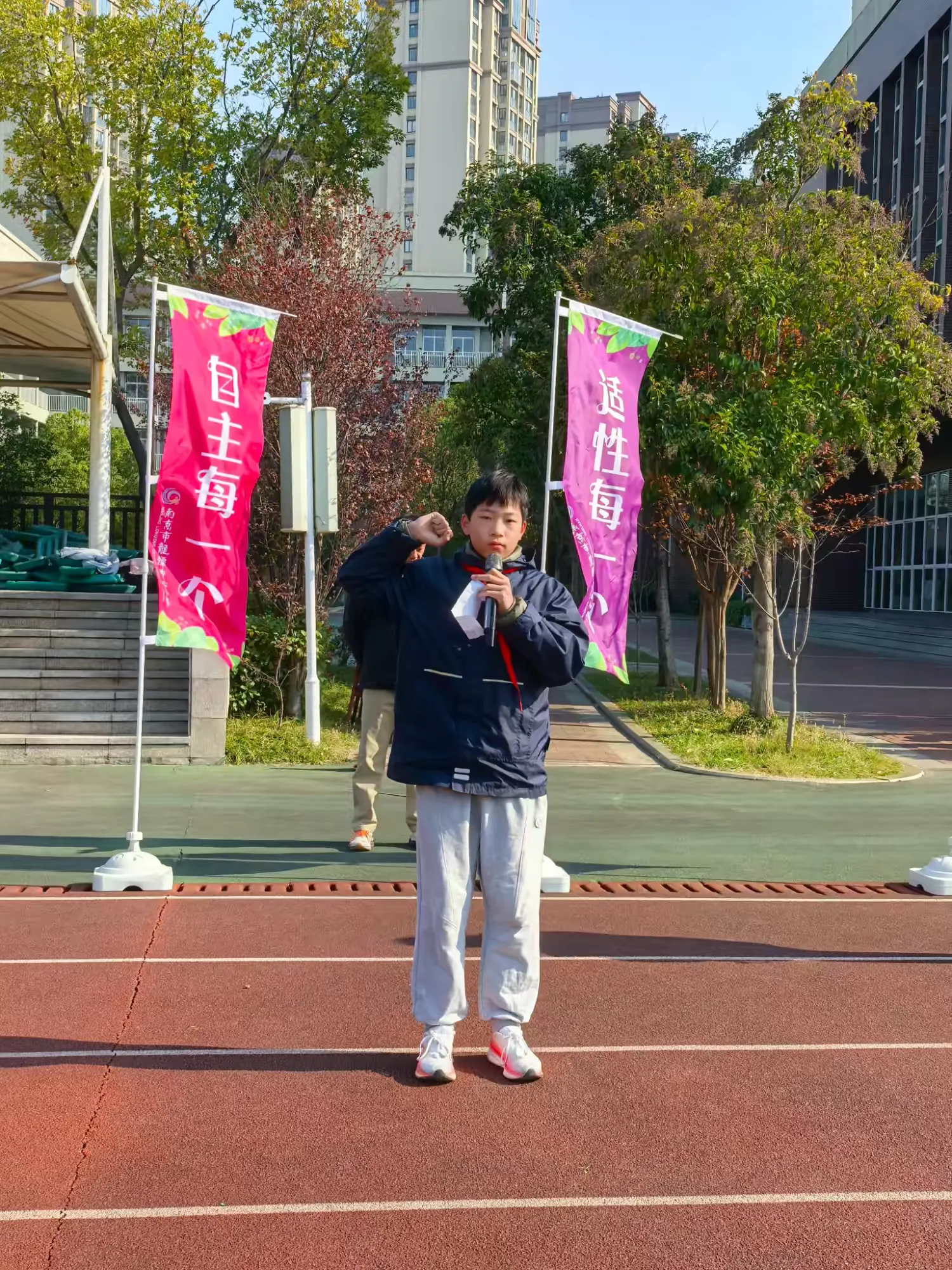 简篇-绿茵逐梦,活力绽放——龙潭中心小学(本部)第五届“校长杯”班级足球联赛开幕