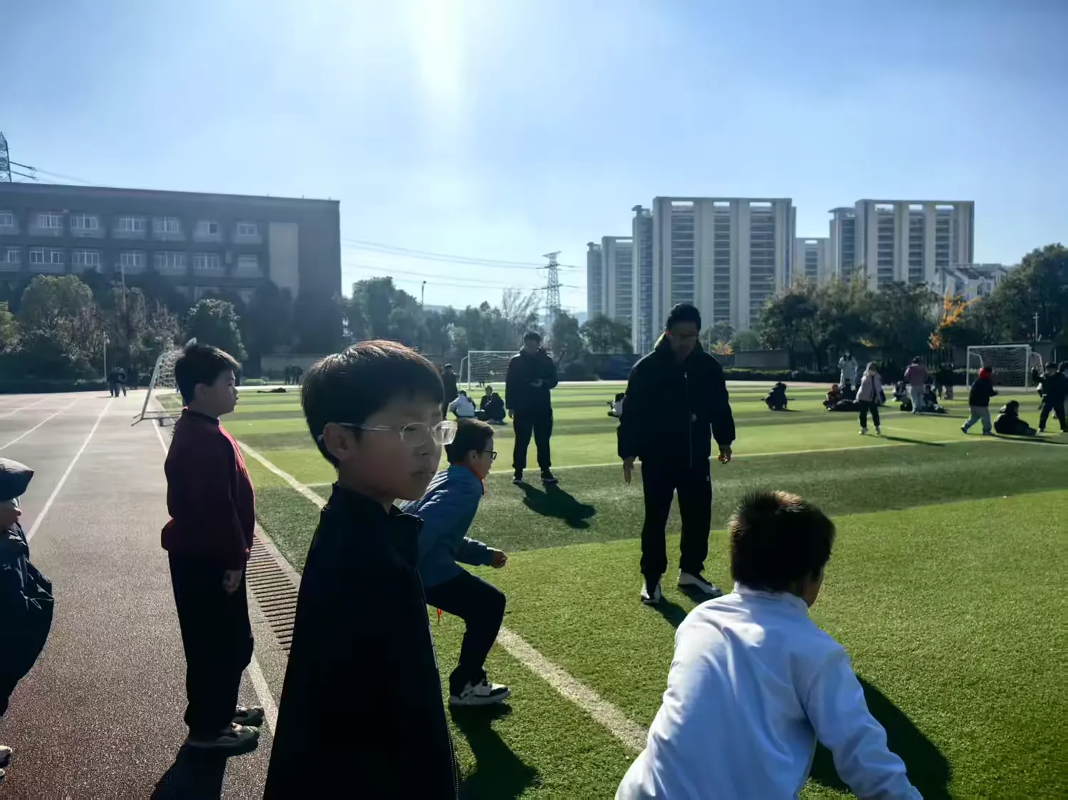 简篇-【灵美龙小·校本教研】“金陵好课堂”:活力跑起来,体适能进阶——龙潭中心小学体育校本研修系列活动(三)