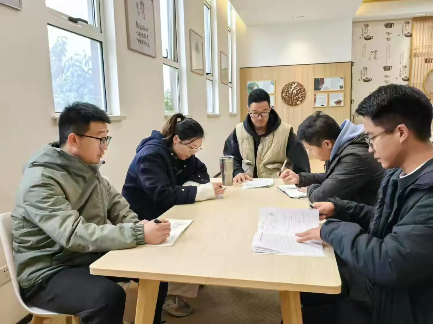 简篇-【灵美龙小·校本教研】“金陵好课堂”:趣味平衡练体能,活力成长伴童年——龙潭中心小学体育校本研修系列活动(四)