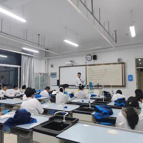 《高中化学实验技能大赛：探索化学的奇妙之旅》