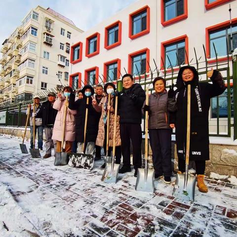 清冰除雪齐上阵  暖心护航显担当