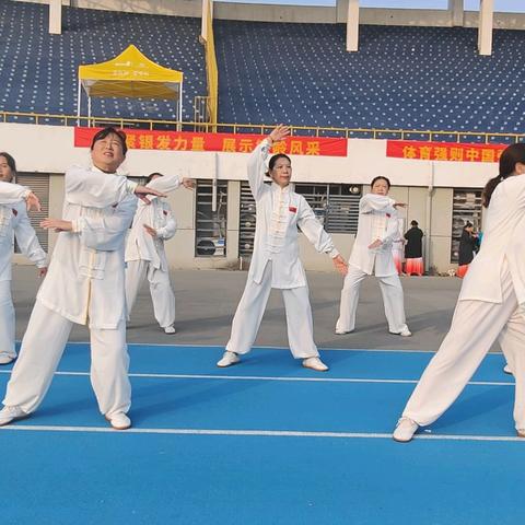 湖北省襄阳市樊城区老年人体育协会迎重阳文体展演暨健步走活动