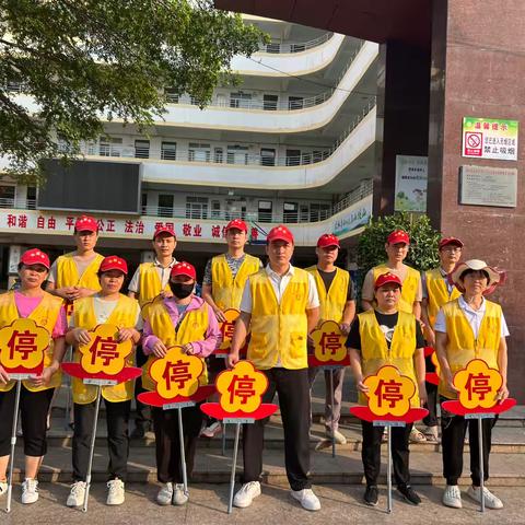 校园门口的“安全卫士”：守护童年的每一次相遇