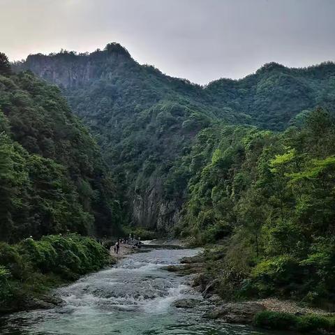 新昌安山古道游古刹拱桥飞瀑下岩贝品美食赏日落云海二日游