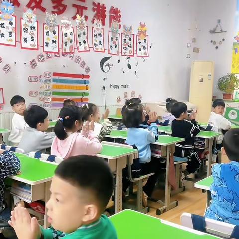 开发区南阳湖支行走进书香幼儿园开展“小小银行家”主题活动