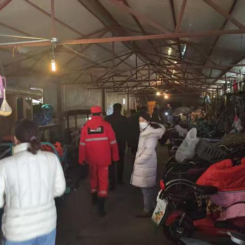 【趵突泉街道泺文路社区】开展“清理乱堆乱放 美化居住环境”活动