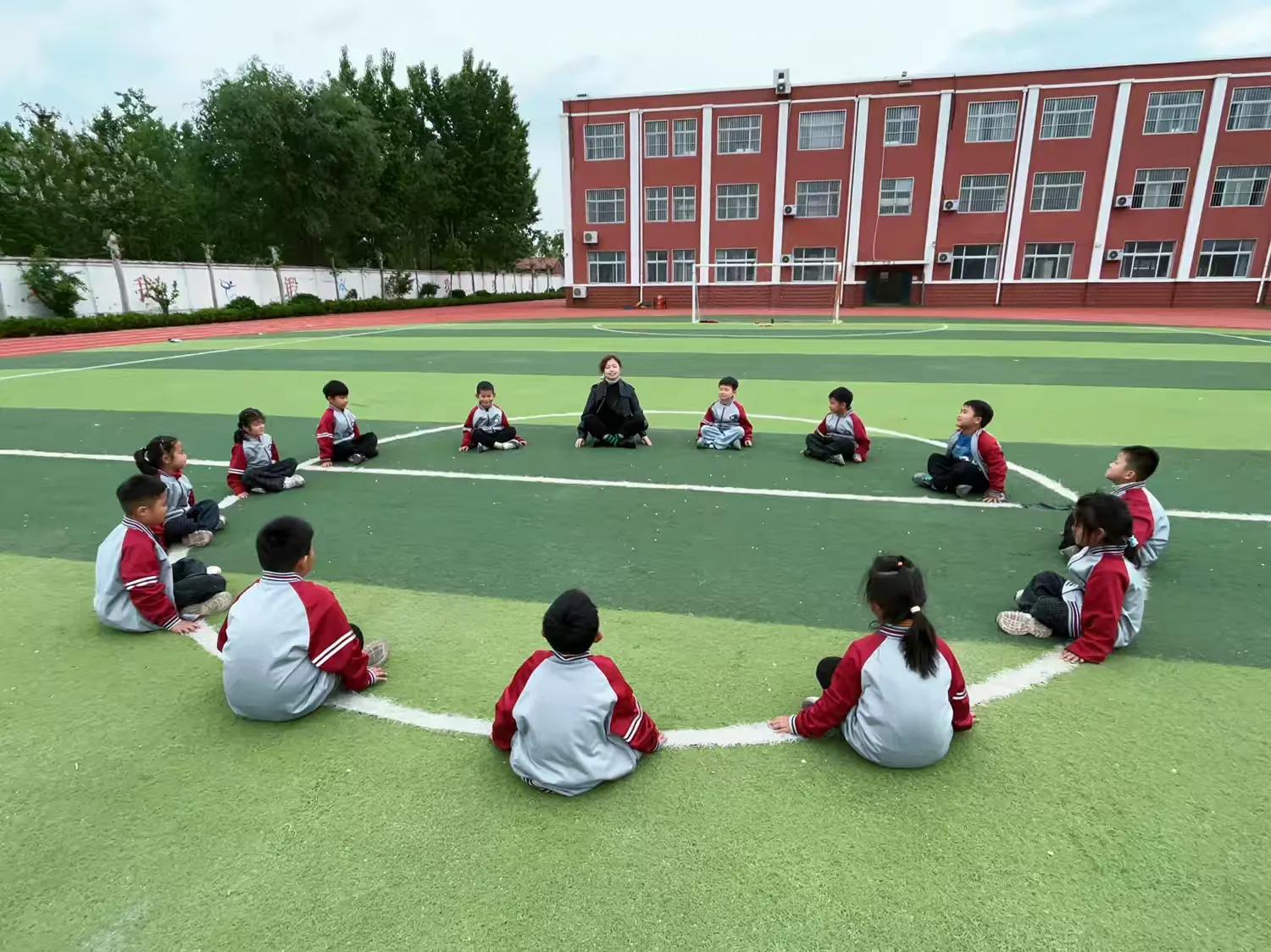 简篇-春风小筑——寿张镇中心小学一年级心理趣味小游戏