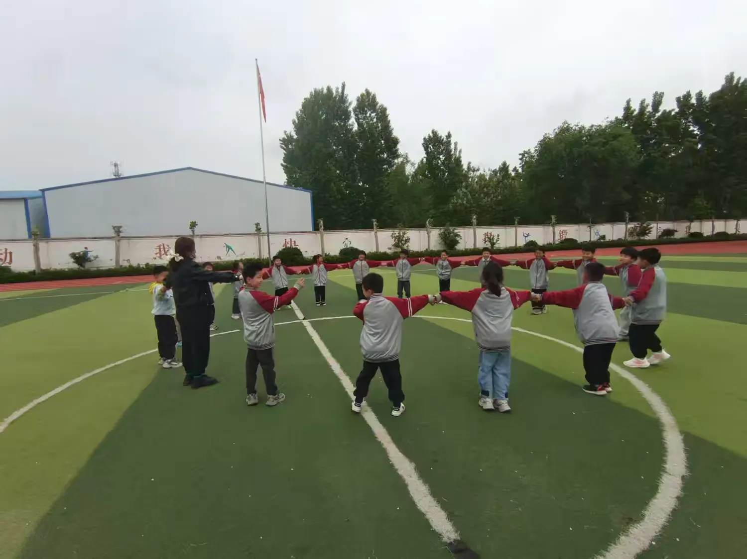 简篇-春风小筑——寿张镇中心小学一年级心理趣味小游戏