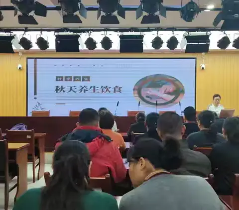 王舍人街道社区社会组织联合会联合冷水沟村开展秋季养生知识宣讲活动