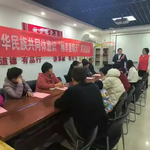 王舍人街道社区社会组织联合会联合万象新天北区社区开展“巧手做香囊 ，立冬送安康”活动