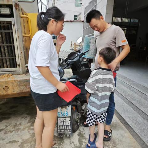 【后港镇湖塘小学】一年级家访：筑牢假期安全防线