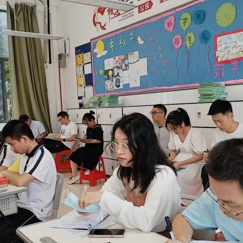 【探寻实验之趣，绽放化学魅力】--记化学教研室第15周公开课交流活动