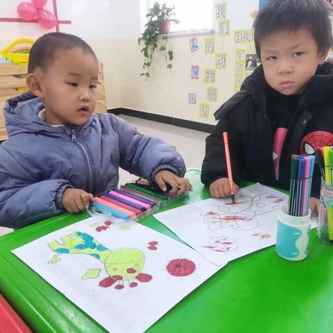 正定县东白庄幼儿园—绘画涂色《长颈鹿》