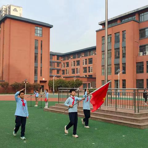 筑梦红领巾，做先锋少年——许昌市许州路小学建队日活动暨入队仪式