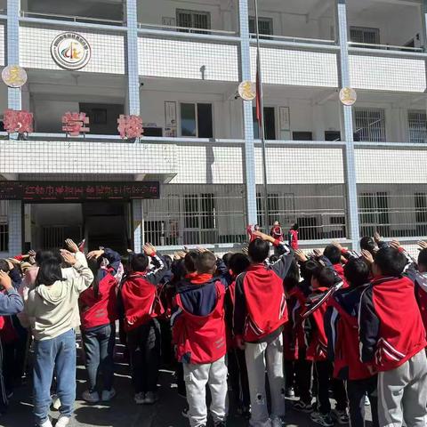 利川市毛坝镇善泥小学“红领巾爱祖国，争做新时代好少年”入队仪式