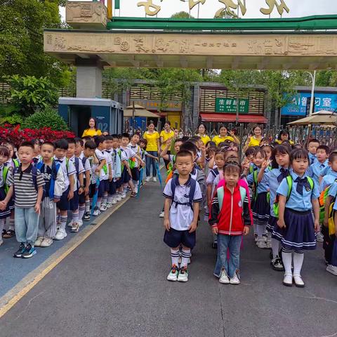 走进小学，赴一场成长之旅———幼小衔接之参观花溪小学