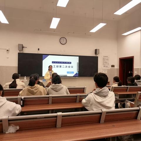 携手并肩，逐光而行