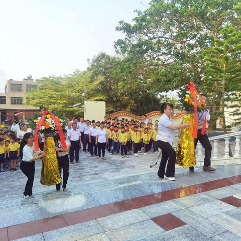 缅怀革命先烈，传承革命精神———万宁市长丰镇牛漏幼儿园清明节祭扫活动