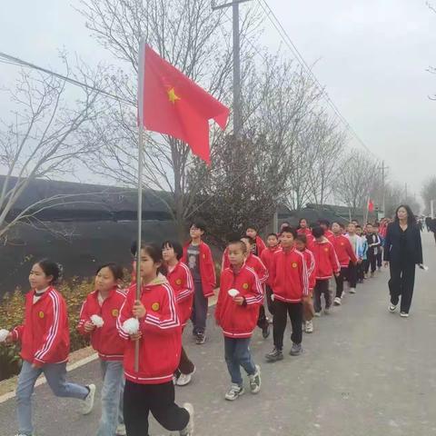 山河已无恙，鲜花祭英雄——开张镇中心小学清明节祭扫活动纪实