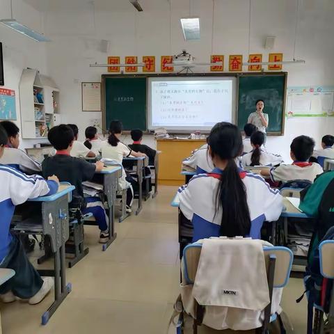 英州中心校领导莅临新坡小学指导新教师开展各项教学工作